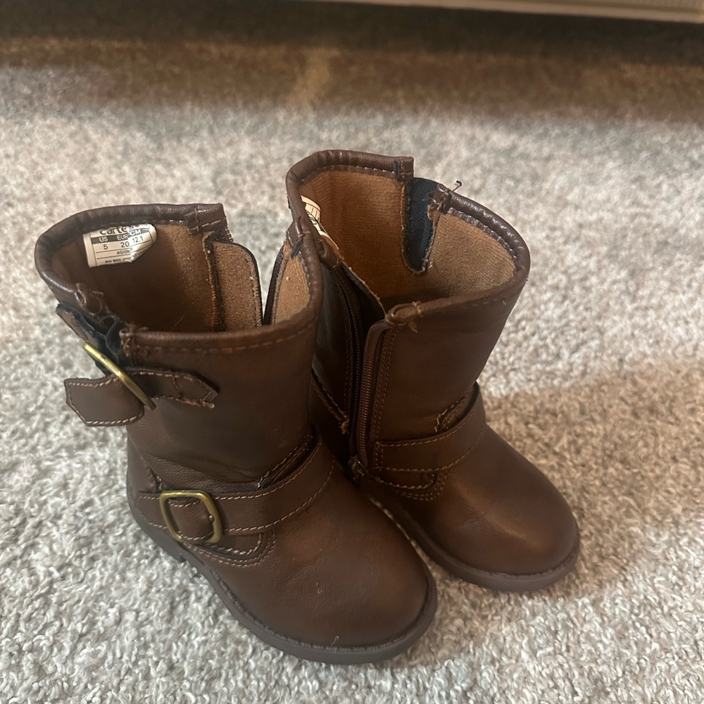 Carter’s size 5 toddler boots